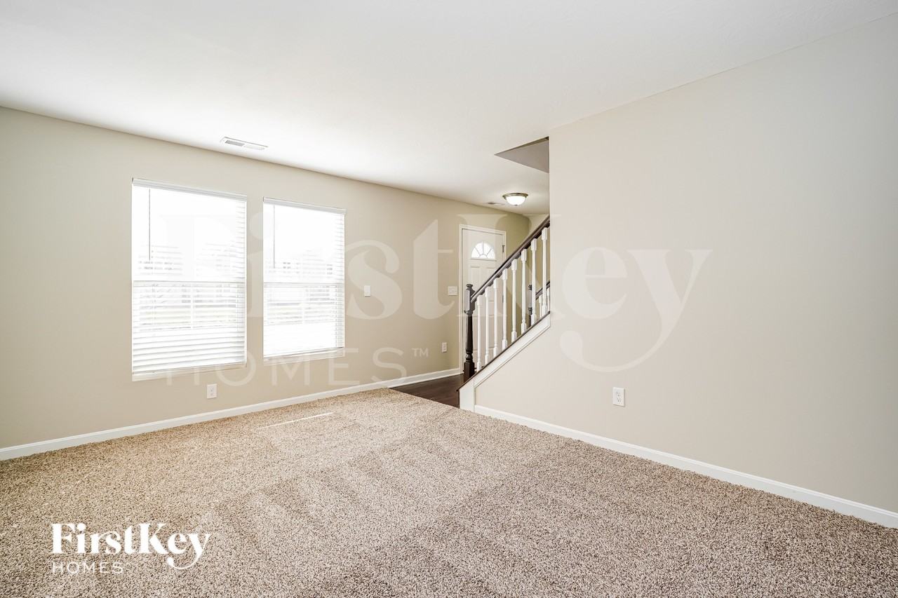 4917 Crestbrook Dr - Photo 2 of 19