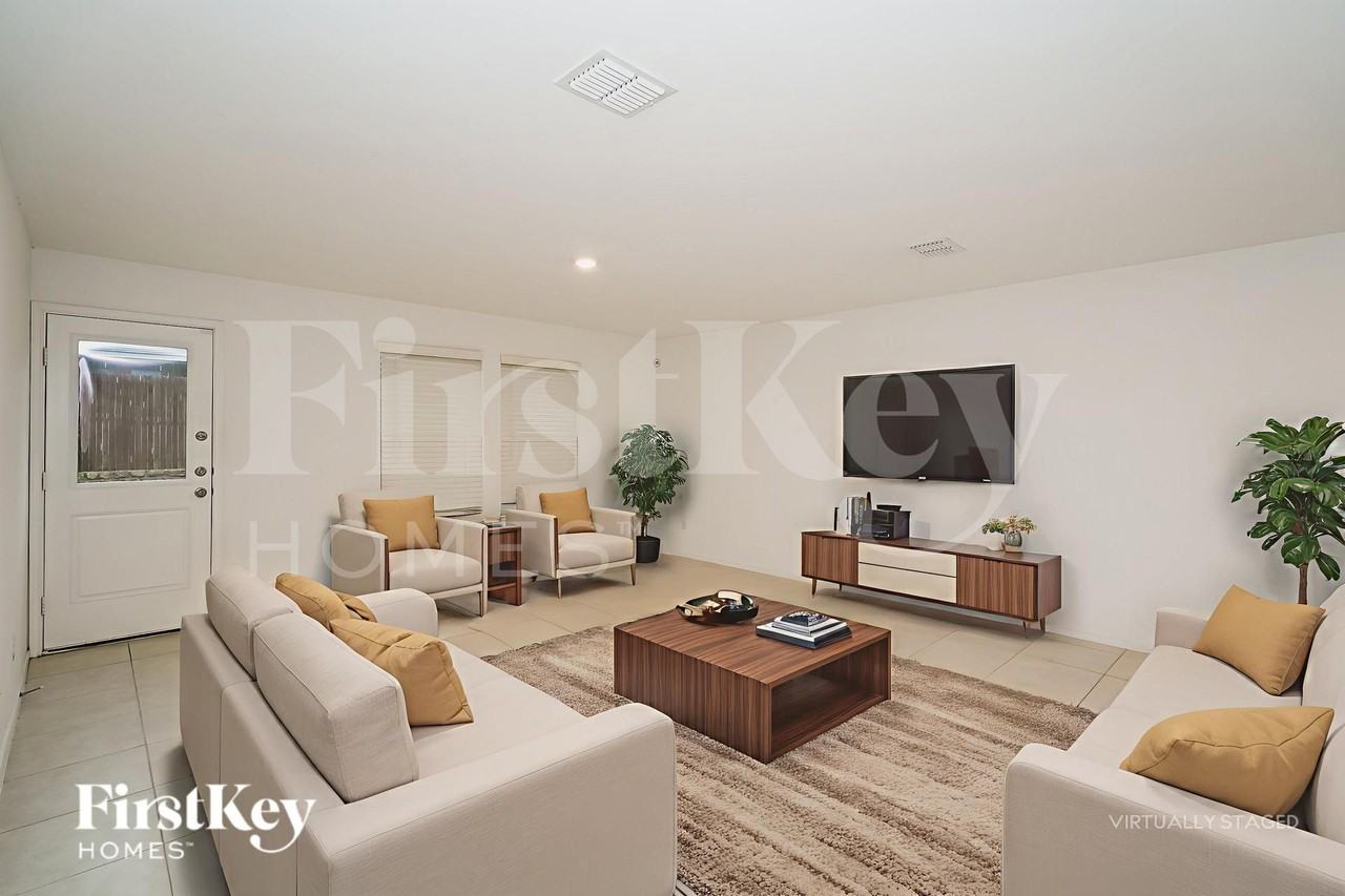 14841 Firerock Rd - Photo 4 of 19