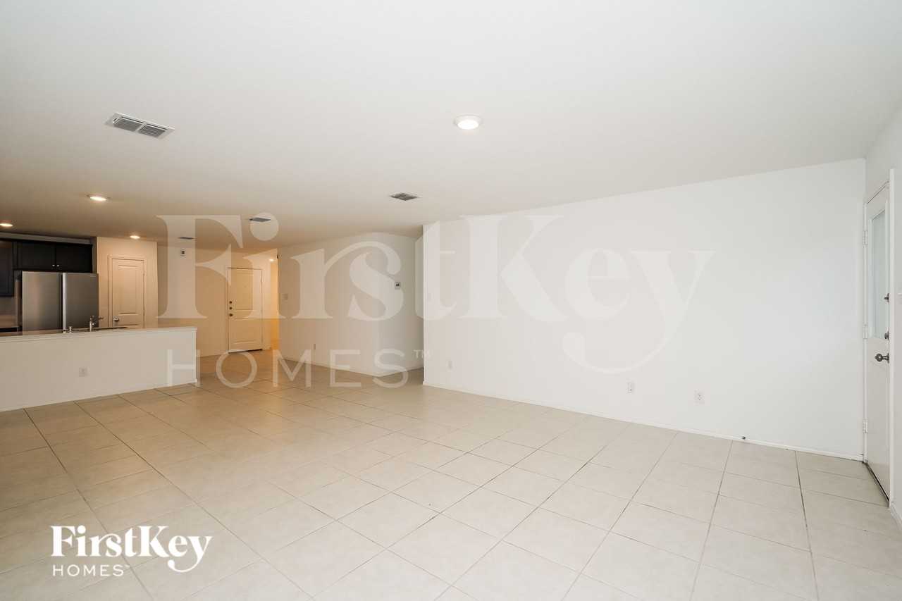 14841 Firerock Rd - Photo 5 of 19