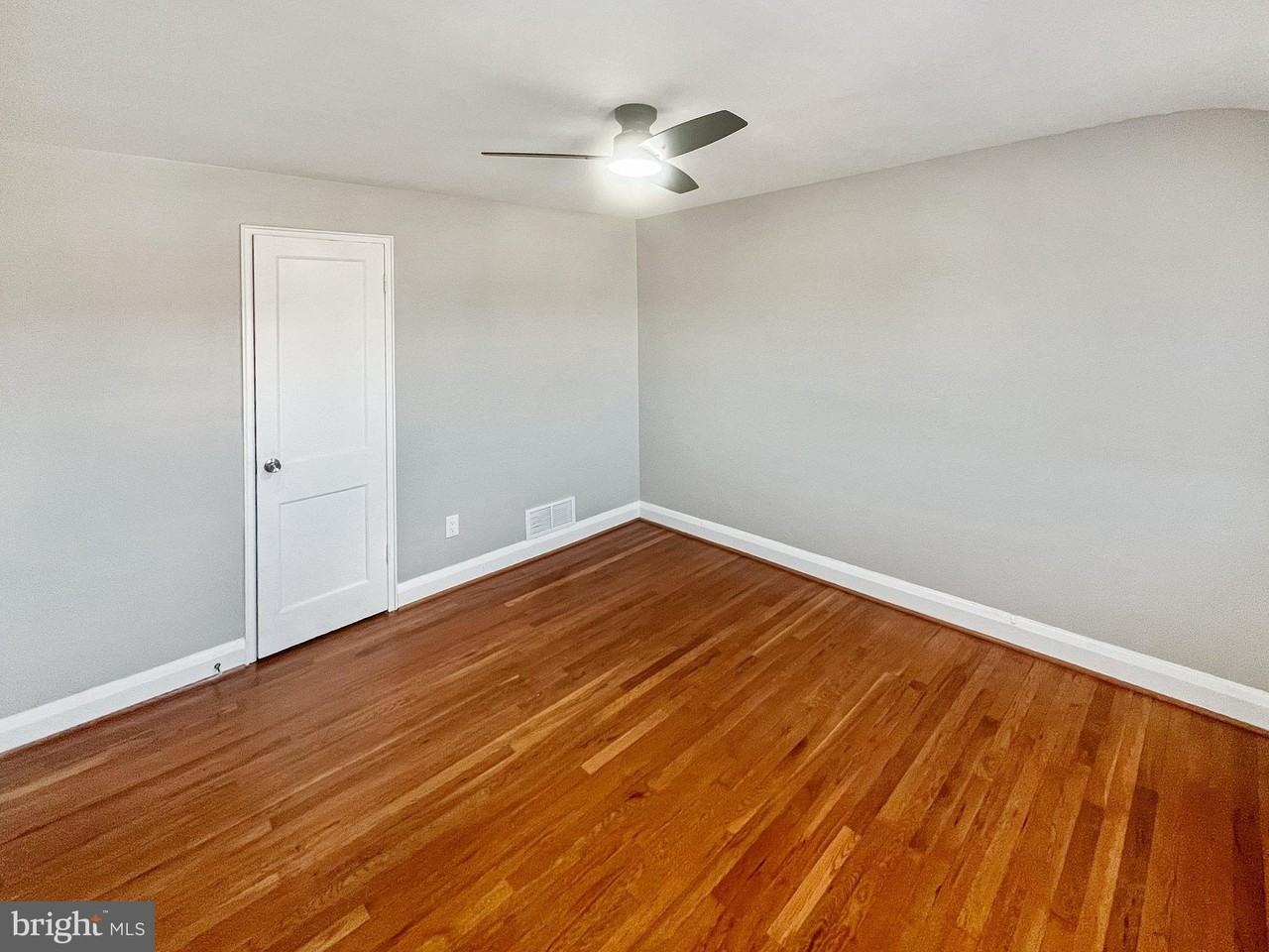 5755 Maplehill Rd - Photo 5 of 9