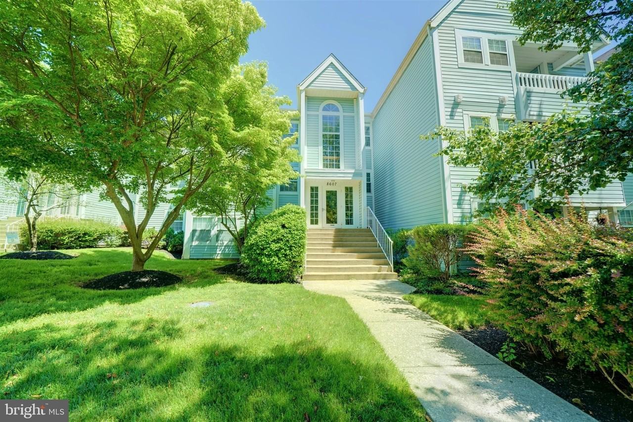 8607 Falls Run Rd Apt B - Photo 3 of 41