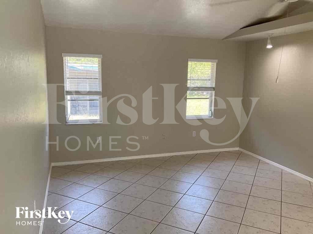 820 Springview Ave Nw - Photo 4 of 23