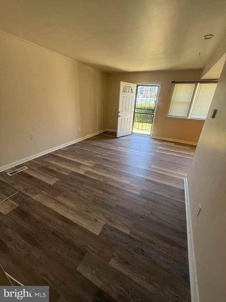 1334 E Upsal St Unit 1 - Photo 4 of 14