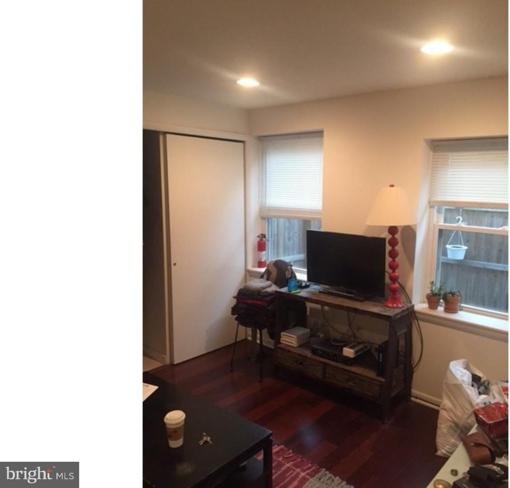 238 Catharine St Unit 2 - Photo 2 of 8