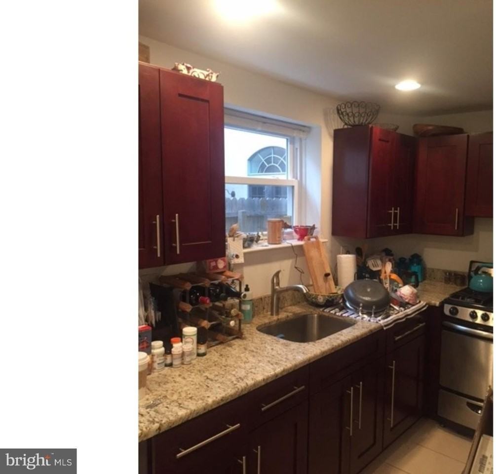 238 Catharine St Unit 2 - Photo 3 of 8