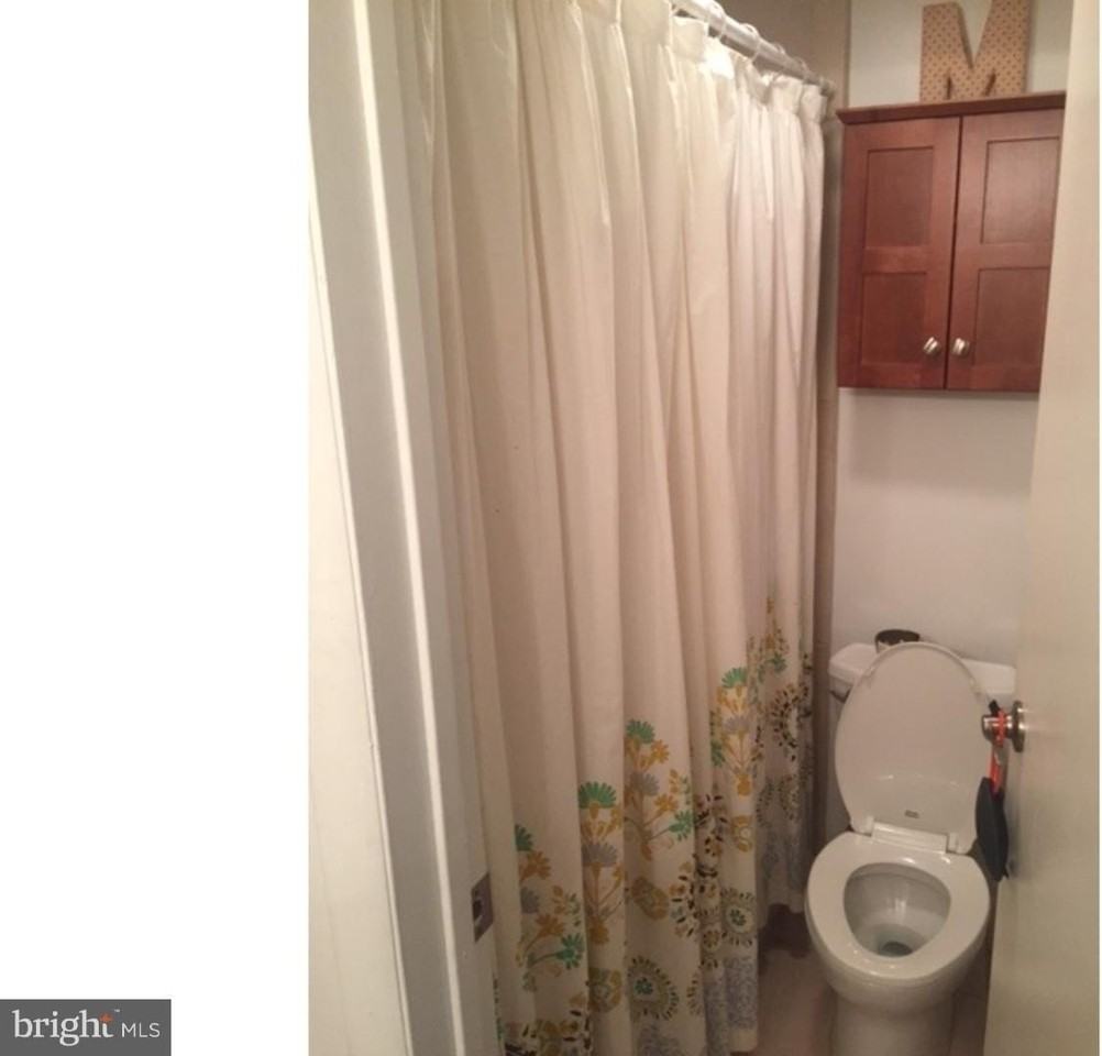 238 Catharine St Unit 2 - Photo 5 of 8