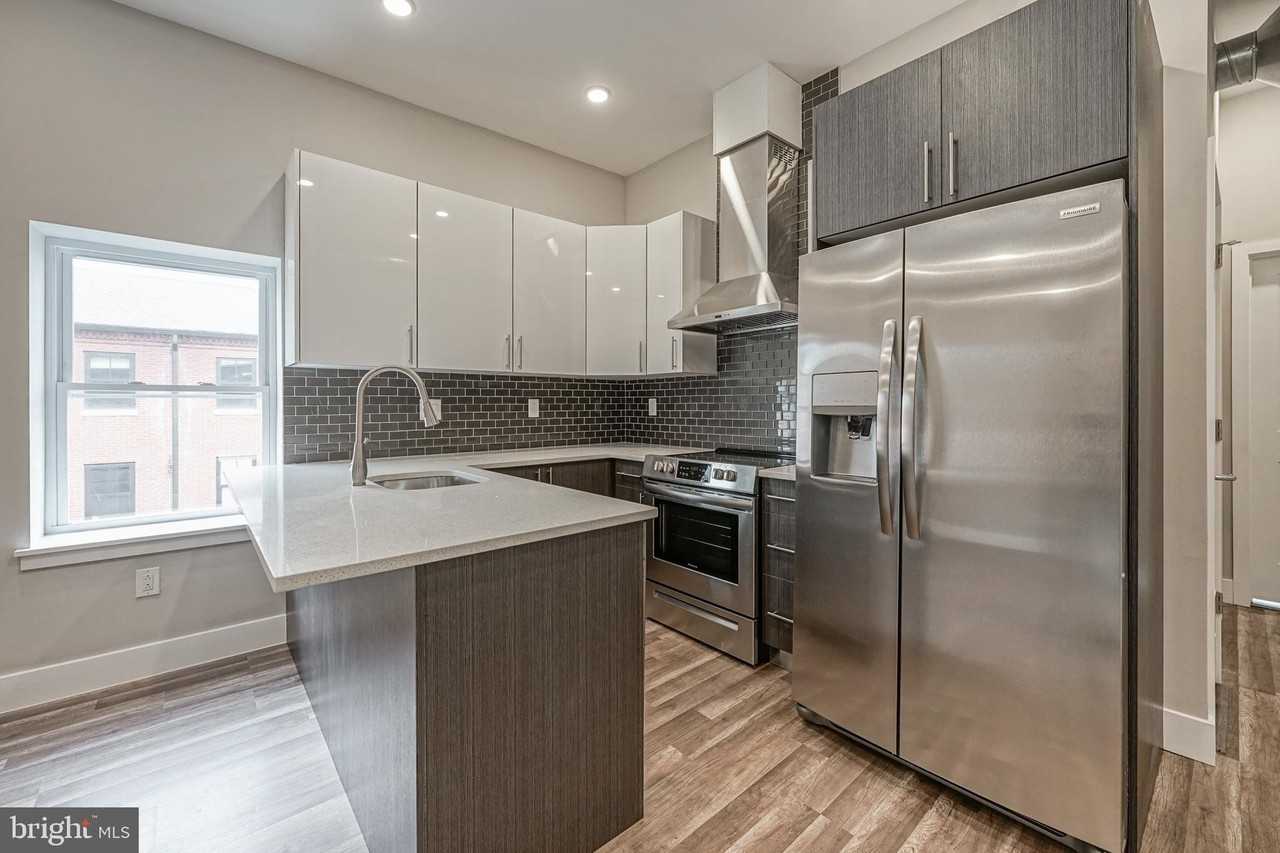 1072 N Front St Apt A - Photo 2 of 13