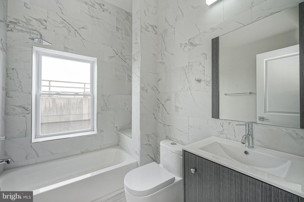 1072 N Front St Apt A - Photo 7 of 13