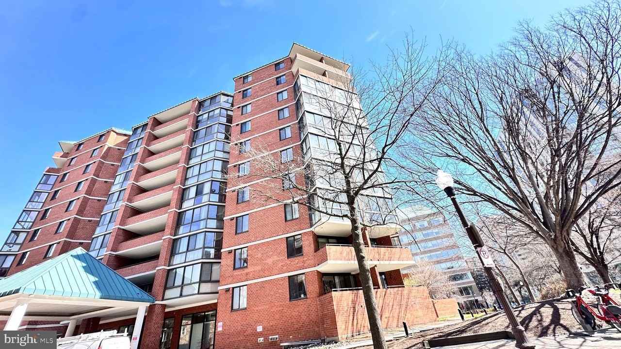 1001 N Randolph St Apt 110 - Photo 2 of 35