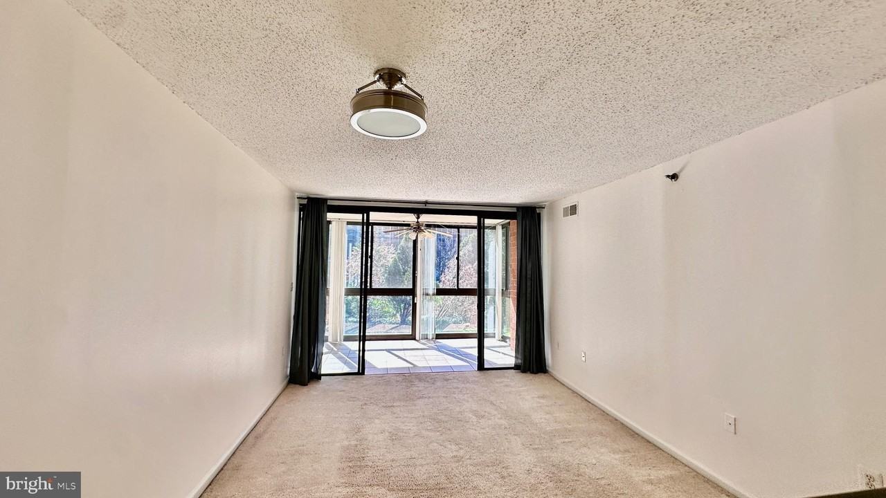 1001 N Randolph St Apt 110 - Photo 6 of 35