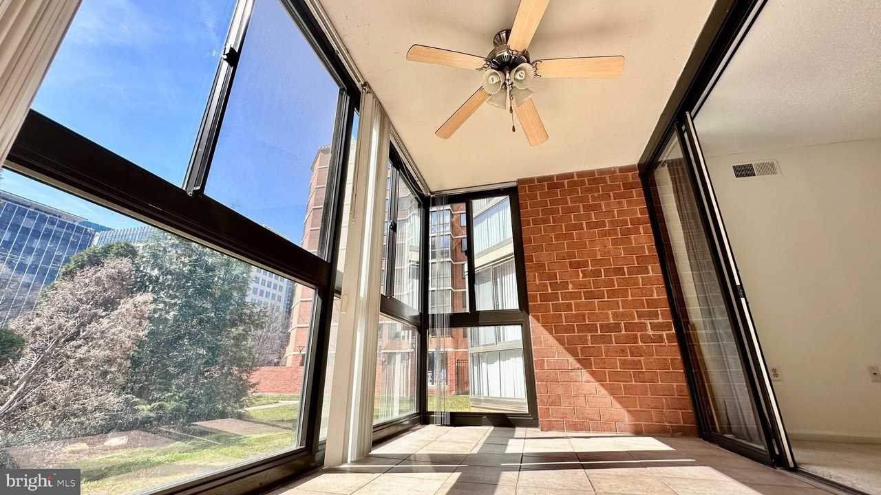 1001 N Randolph St Apt 110 - Photo 7 of 35