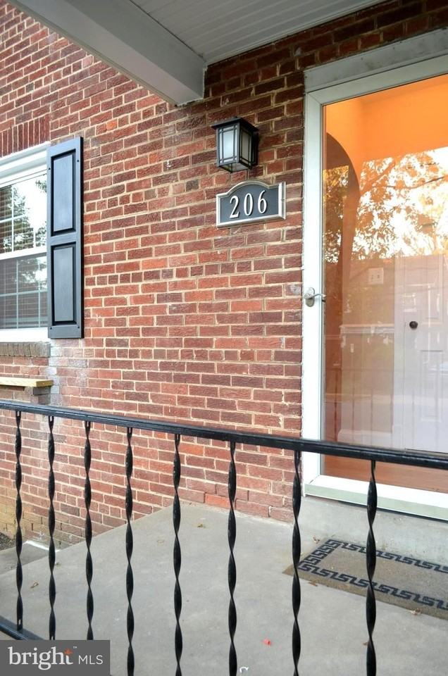 206 S Courthouse Rd - Photo 3 of 41