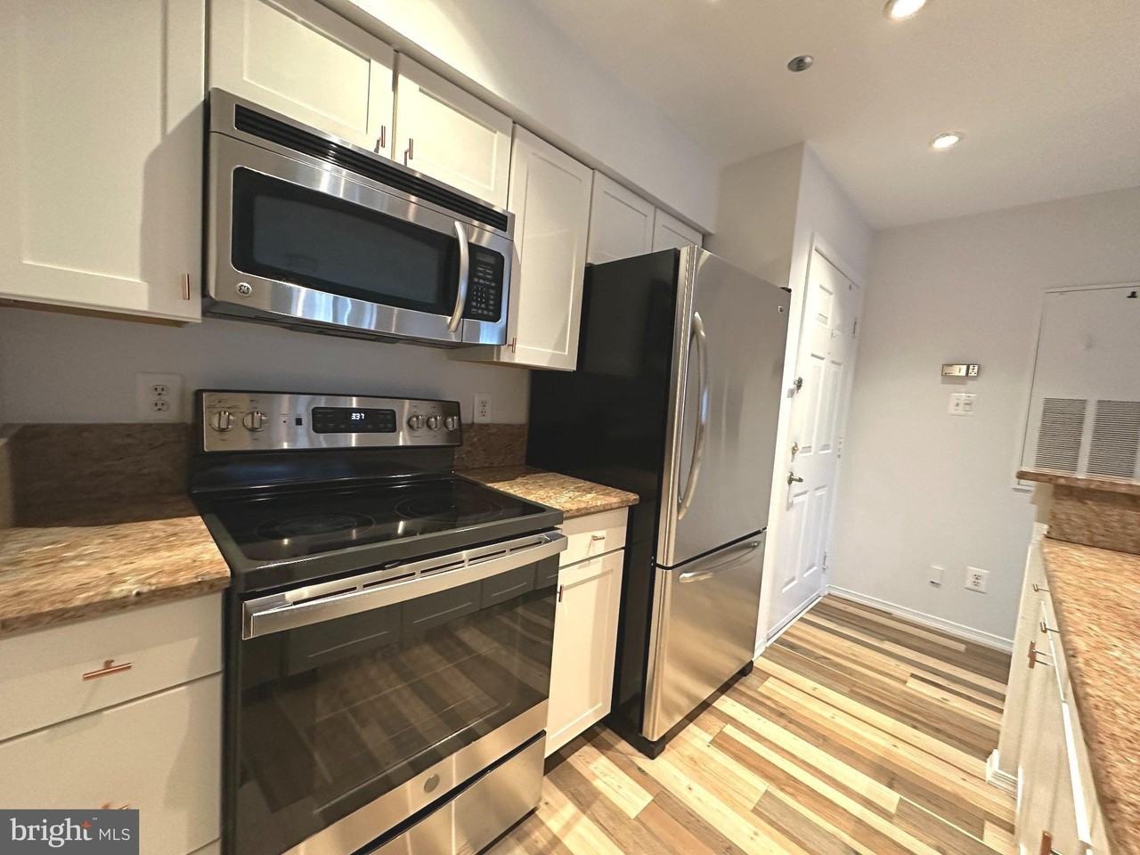 3309 Wyndham Cir Apt 3178 - Photo 5 of 18