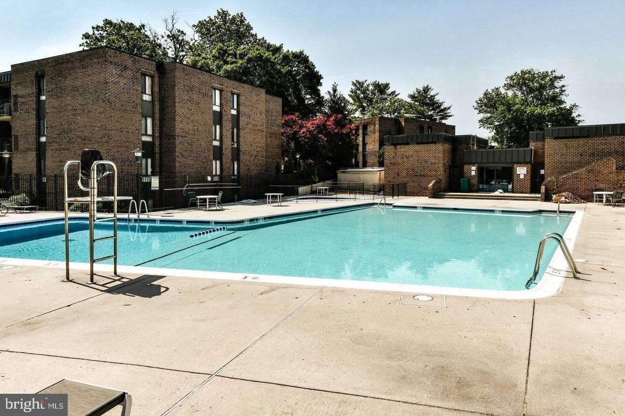 7802 Dassett Ct Apt 203 - Photo 3 of 6