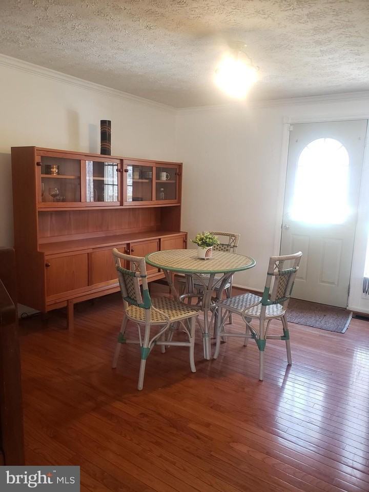 7341 Golden Horseshoe Ct - Photo 3 of 21