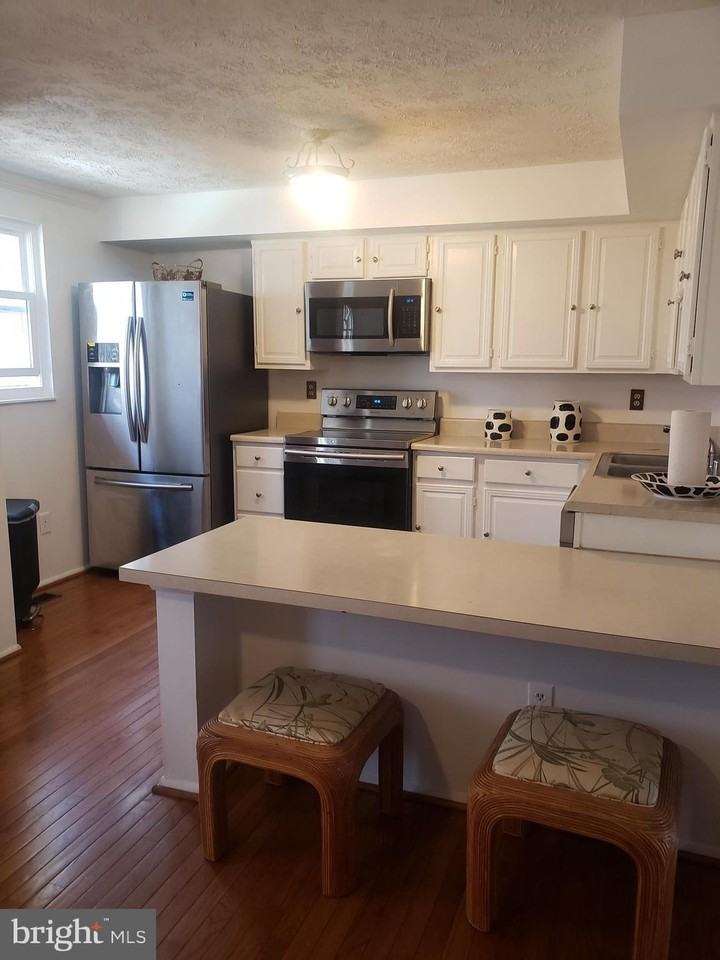 7341 Golden Horseshoe Ct - Photo 5 of 21