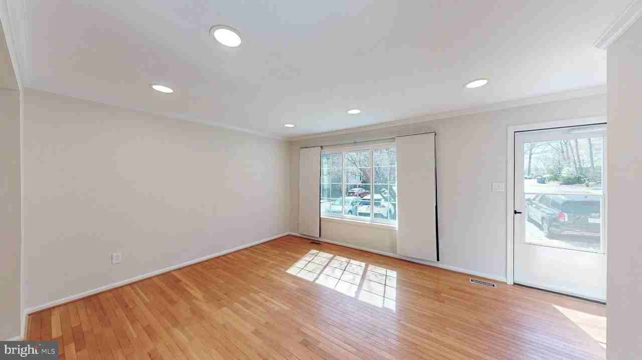 5705 Heritage Hill Ct - Photo 3 of 38