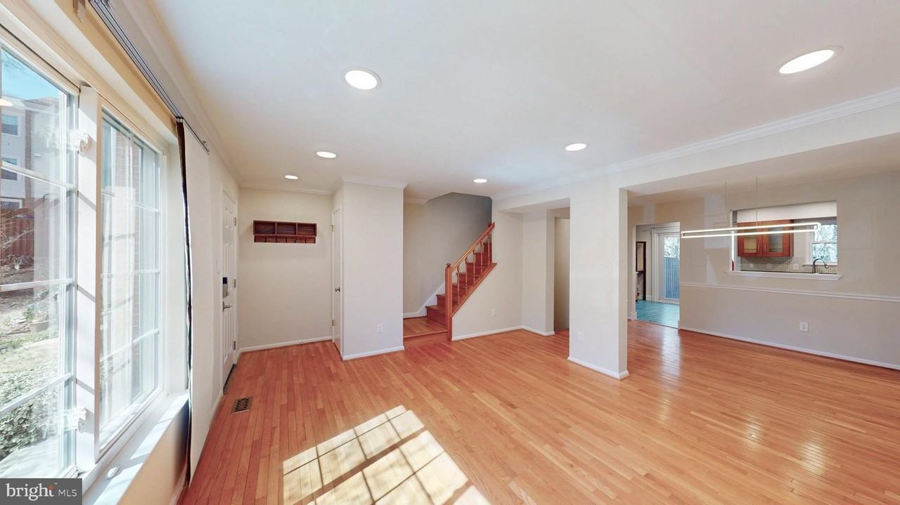 5705 Heritage Hill Ct - Photo 4 of 38