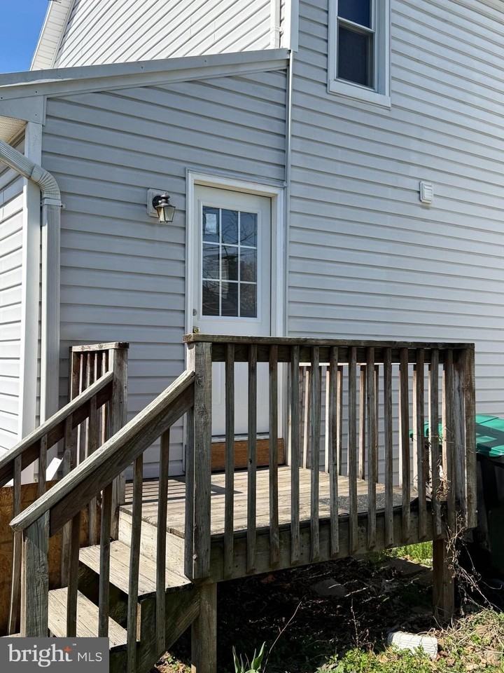 310 E Queen St - Photo 2 of 2