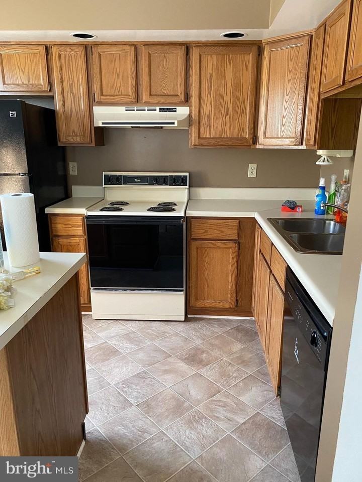 32 Waldeck Ct - Photo 3 of 13