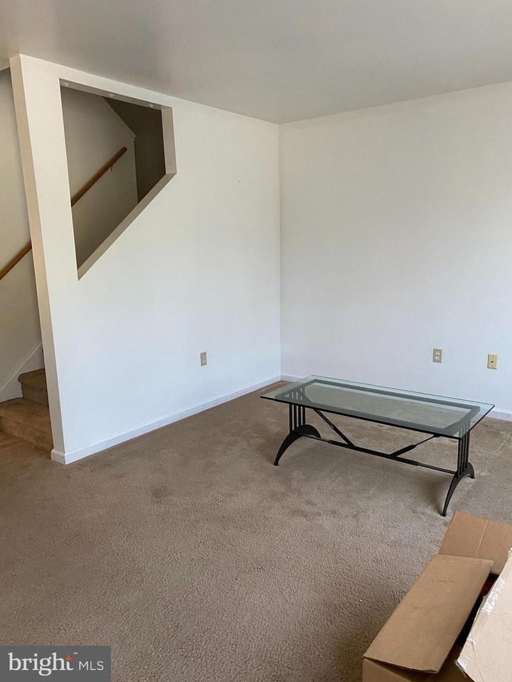 32 Waldeck Ct - Photo 5 of 13