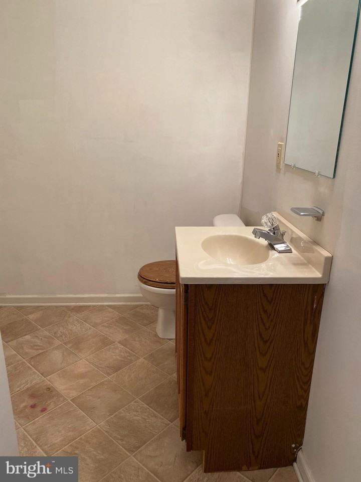 32 Waldeck Ct - Photo 6 of 13