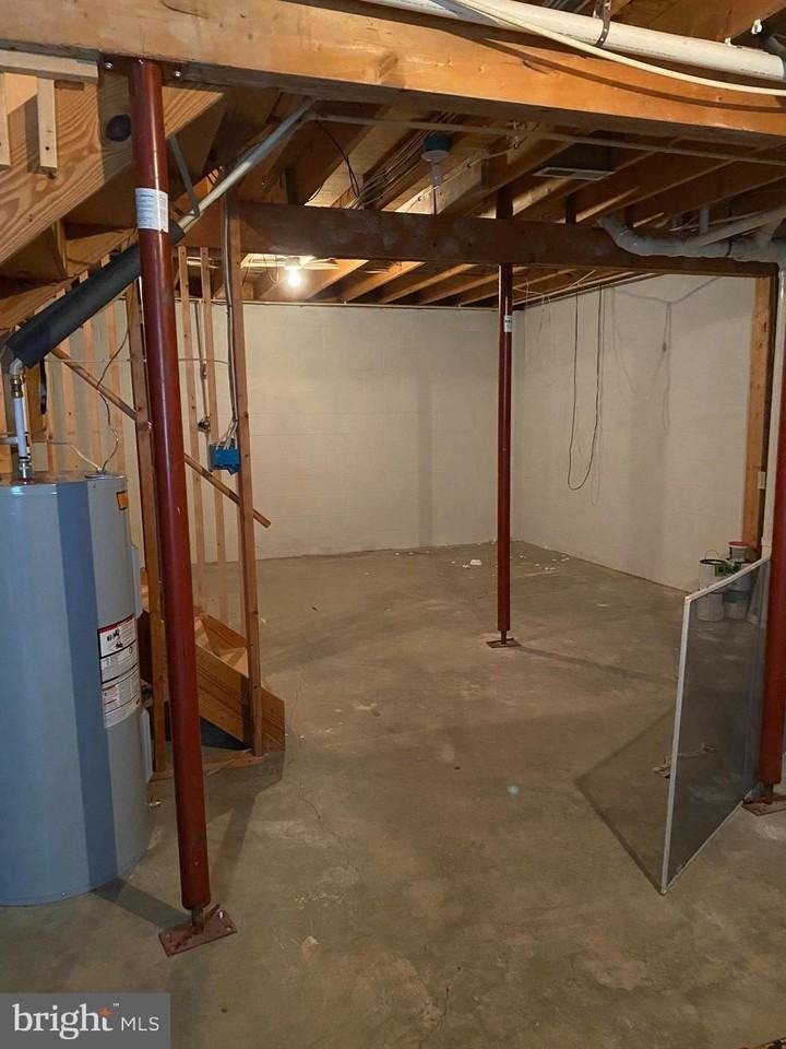 32 Waldeck Ct - Photo 7 of 13