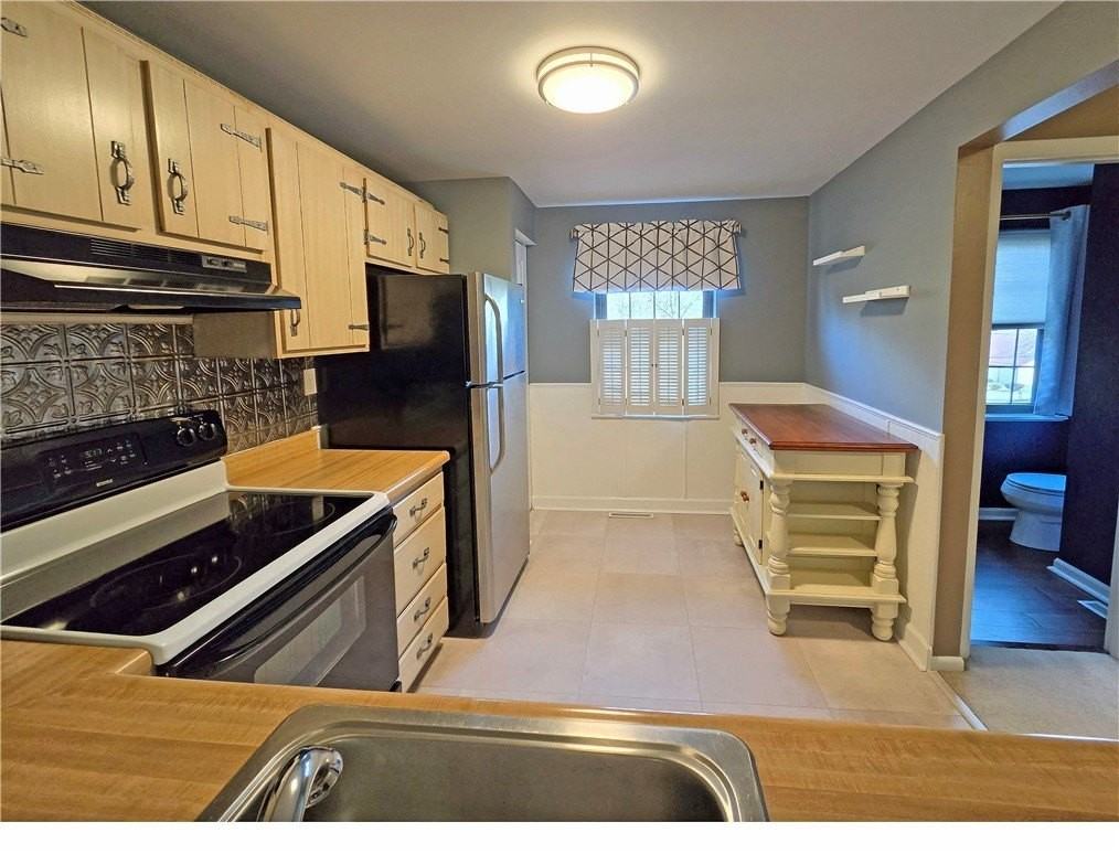 711 Newton Sq - Photo 5 of 14