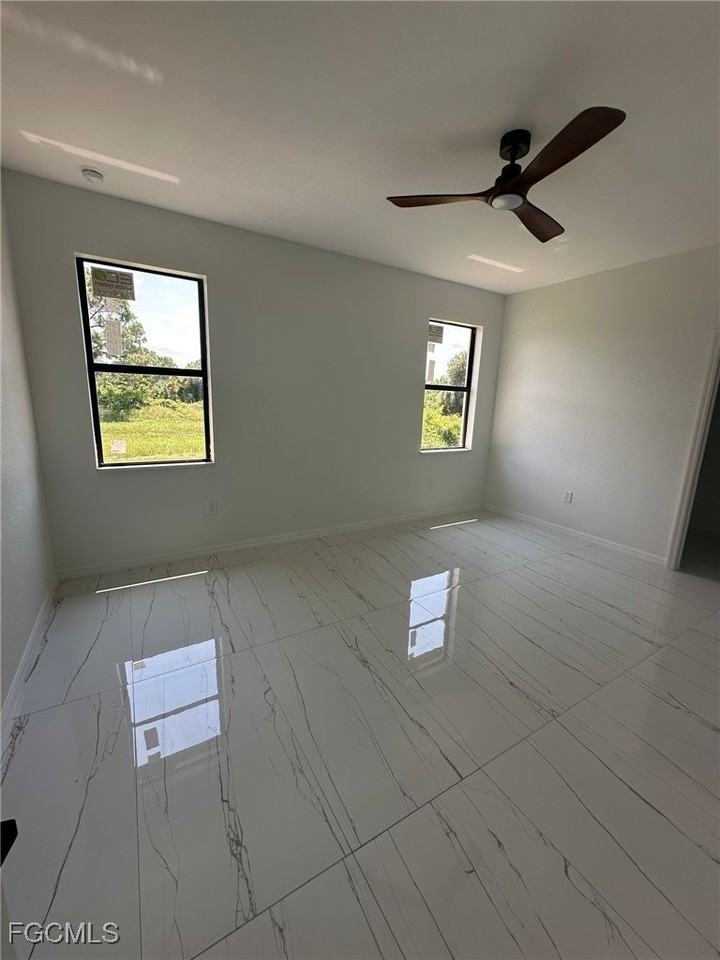 1049 Citrus Ave S - Photo 6 of 12