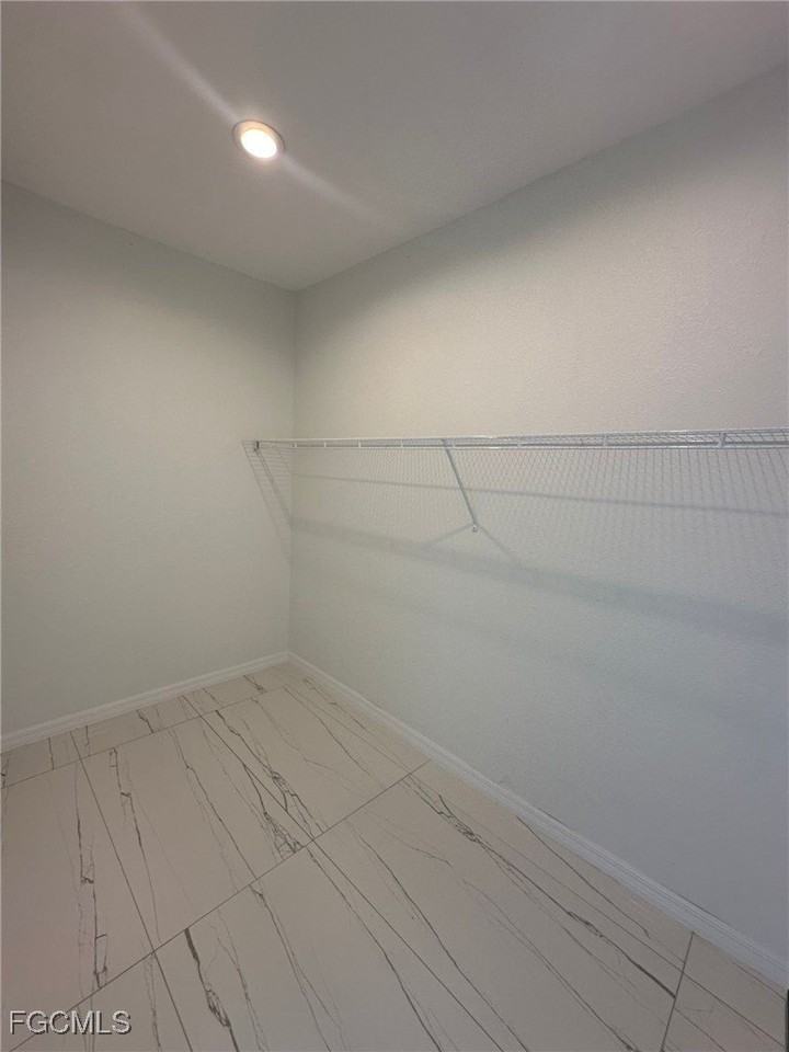 1049 Citrus Ave S - Photo 7 of 12