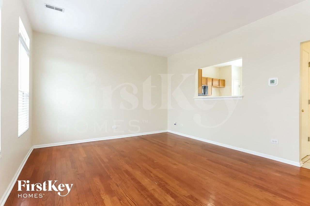 7215 Bradley Dr - Photo 3 of 15