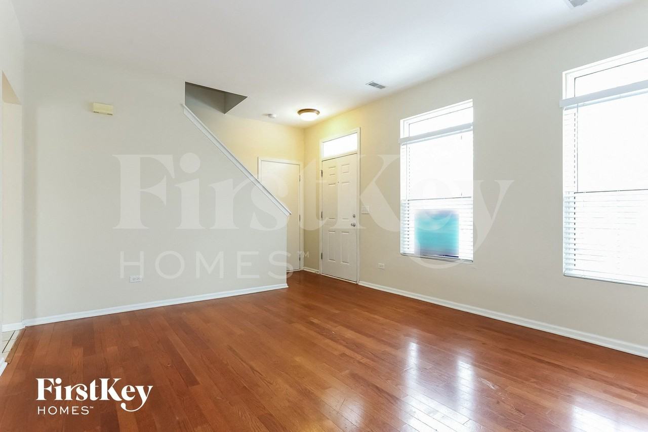7215 Bradley Dr - Photo 4 of 15