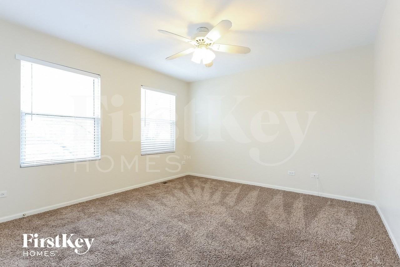 7215 Bradley Dr - Photo 6 of 15