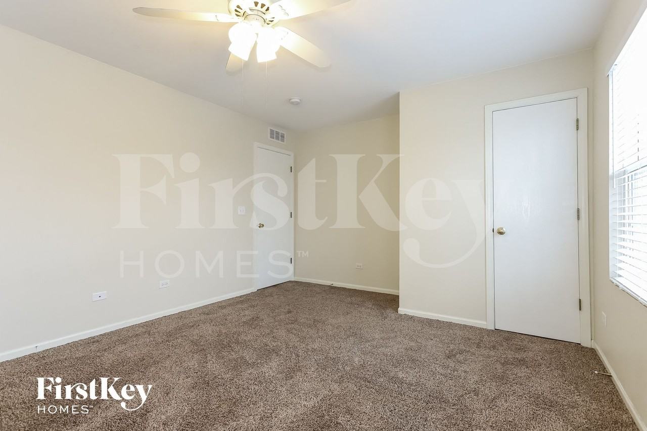 7215 Bradley Dr - Photo 7 of 15