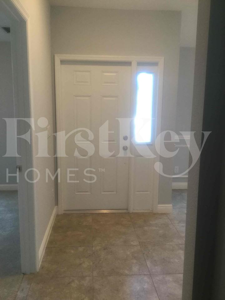 328 Sw Ridgecrest Dr - Photo 2 of 40