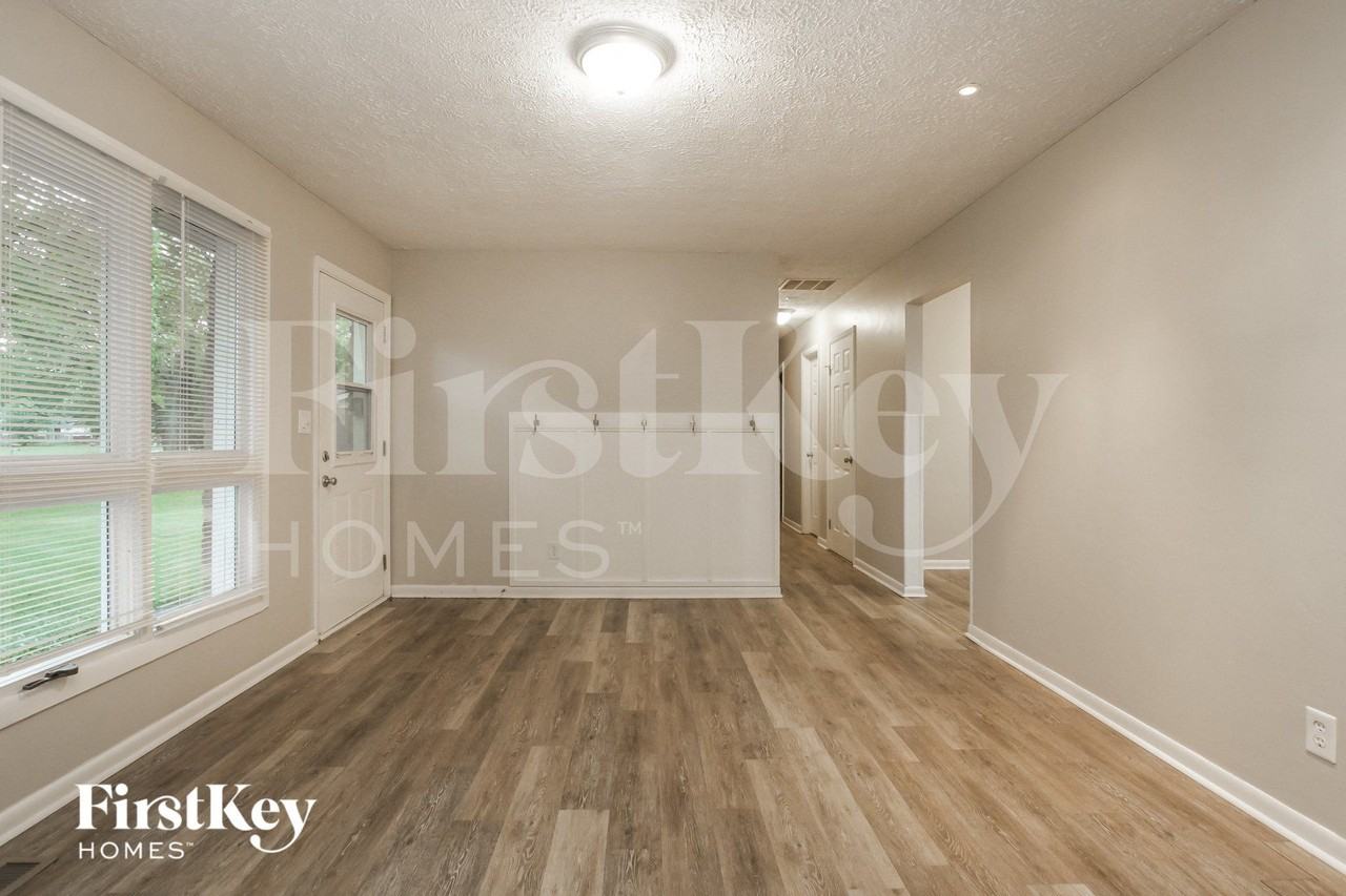 302 Corottoman Ct - Photo 2 of 15