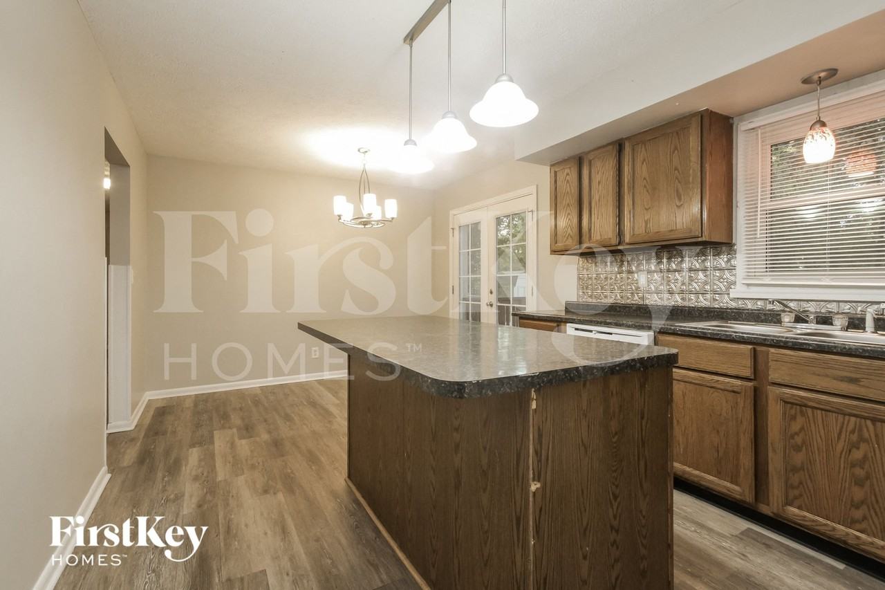 302 Corottoman Ct - Photo 5 of 15