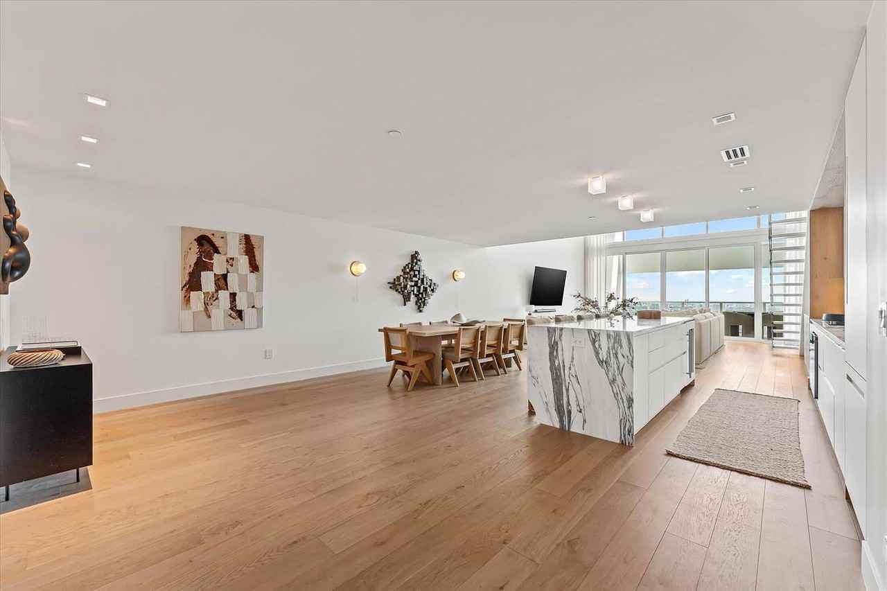 1040 Biscayne Blvd - Photo 4 of 8