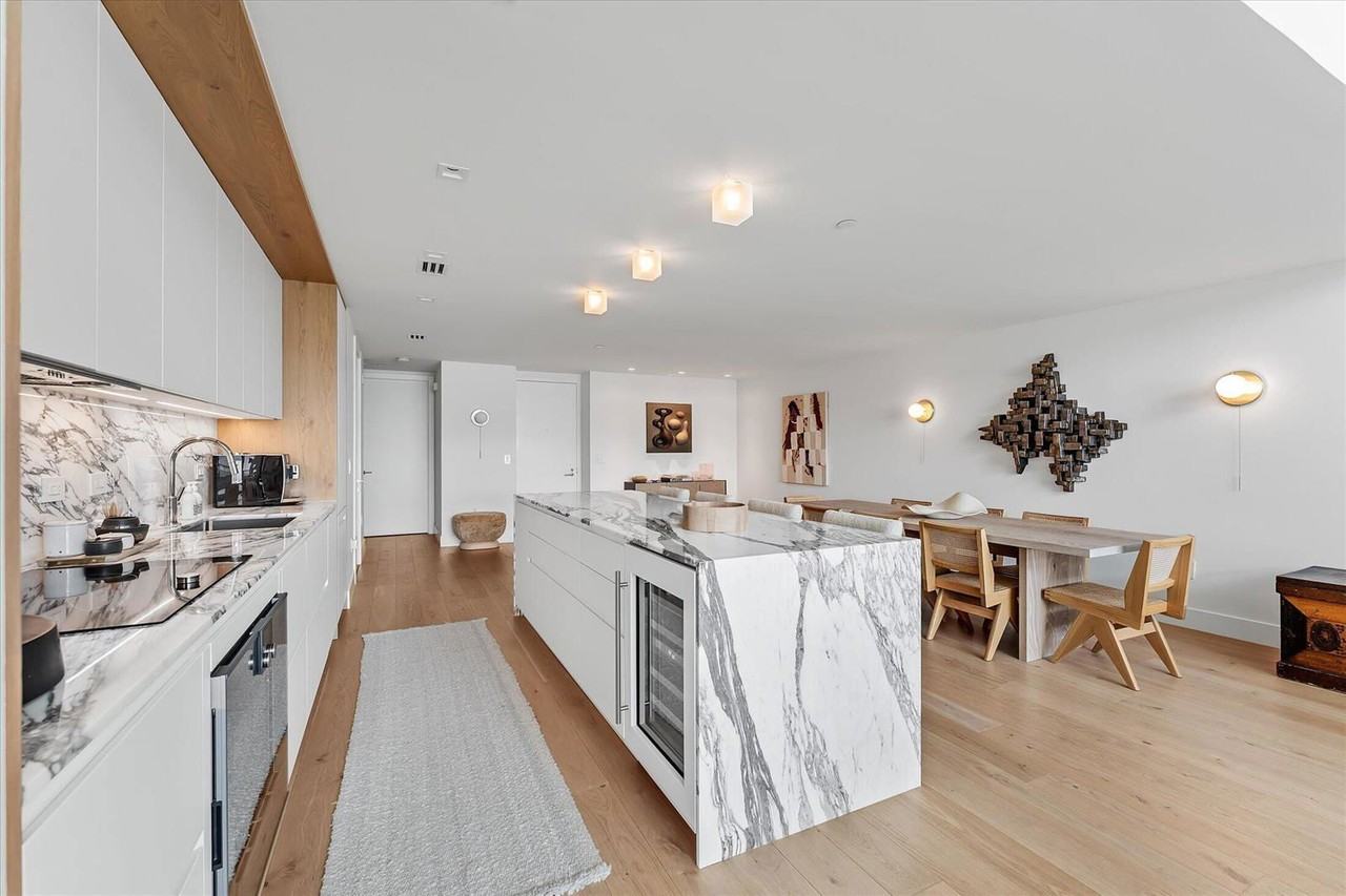 1040 Biscayne Blvd - Photo 7 of 8