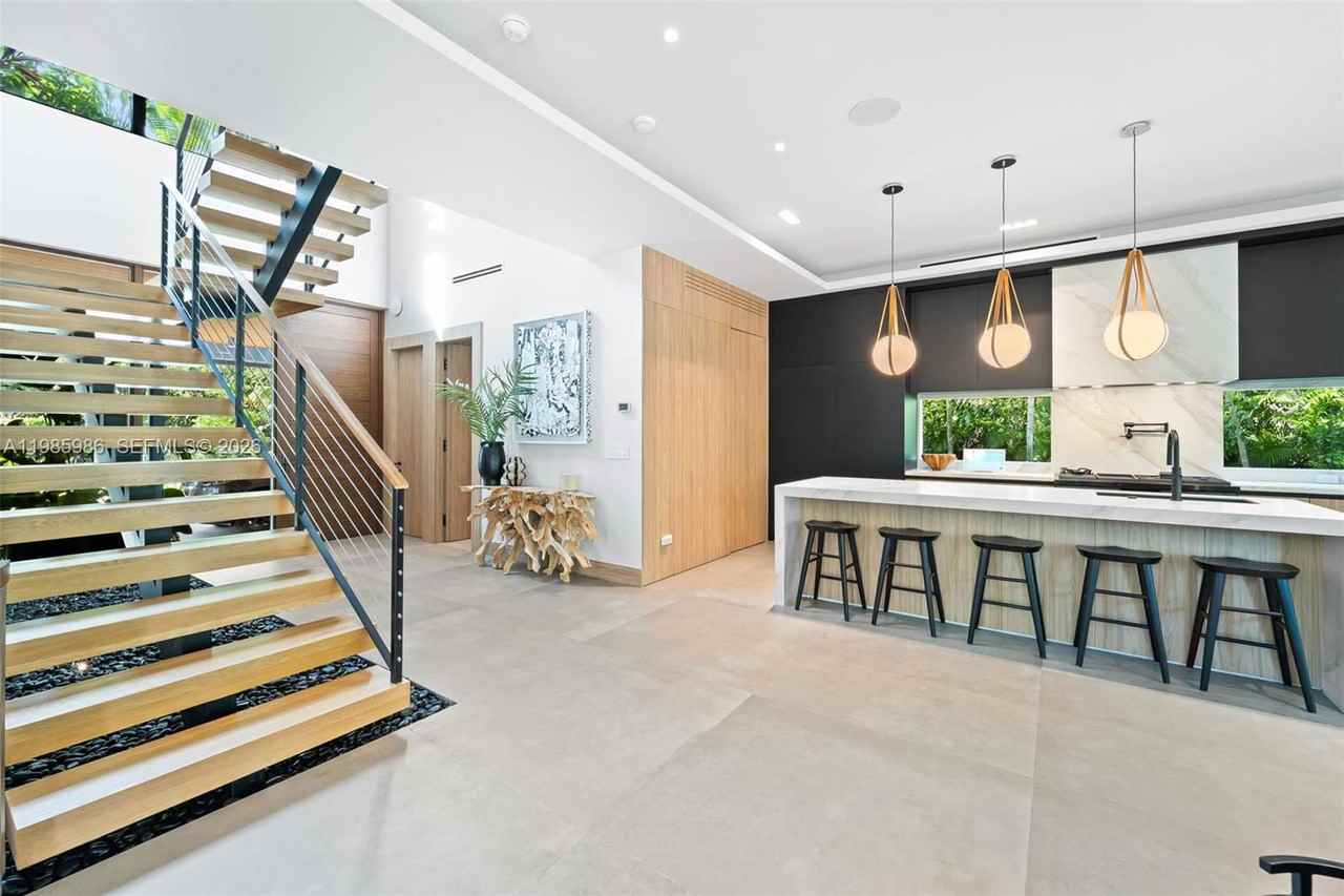 8625 Ne 10th Ave - Photo 4 of 8