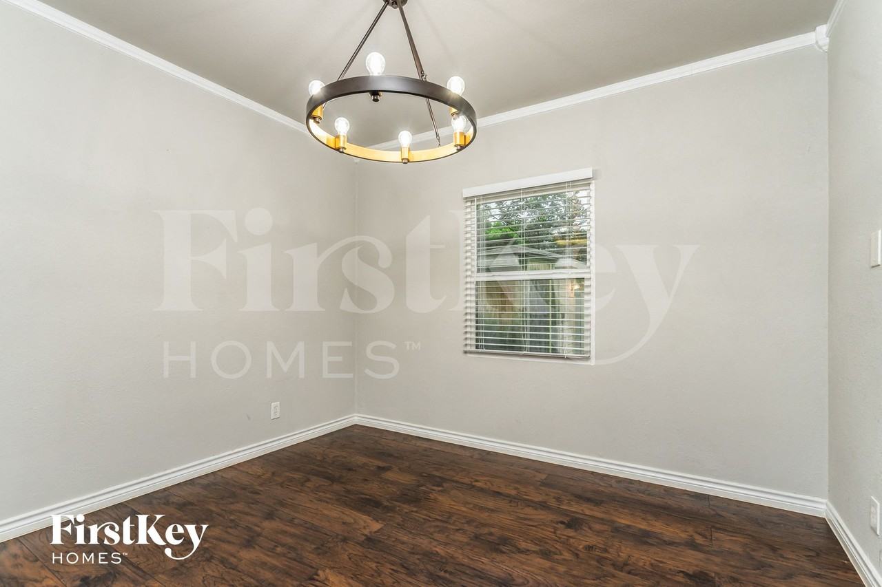 11517 Fernald Ave - Photo 6 of 15