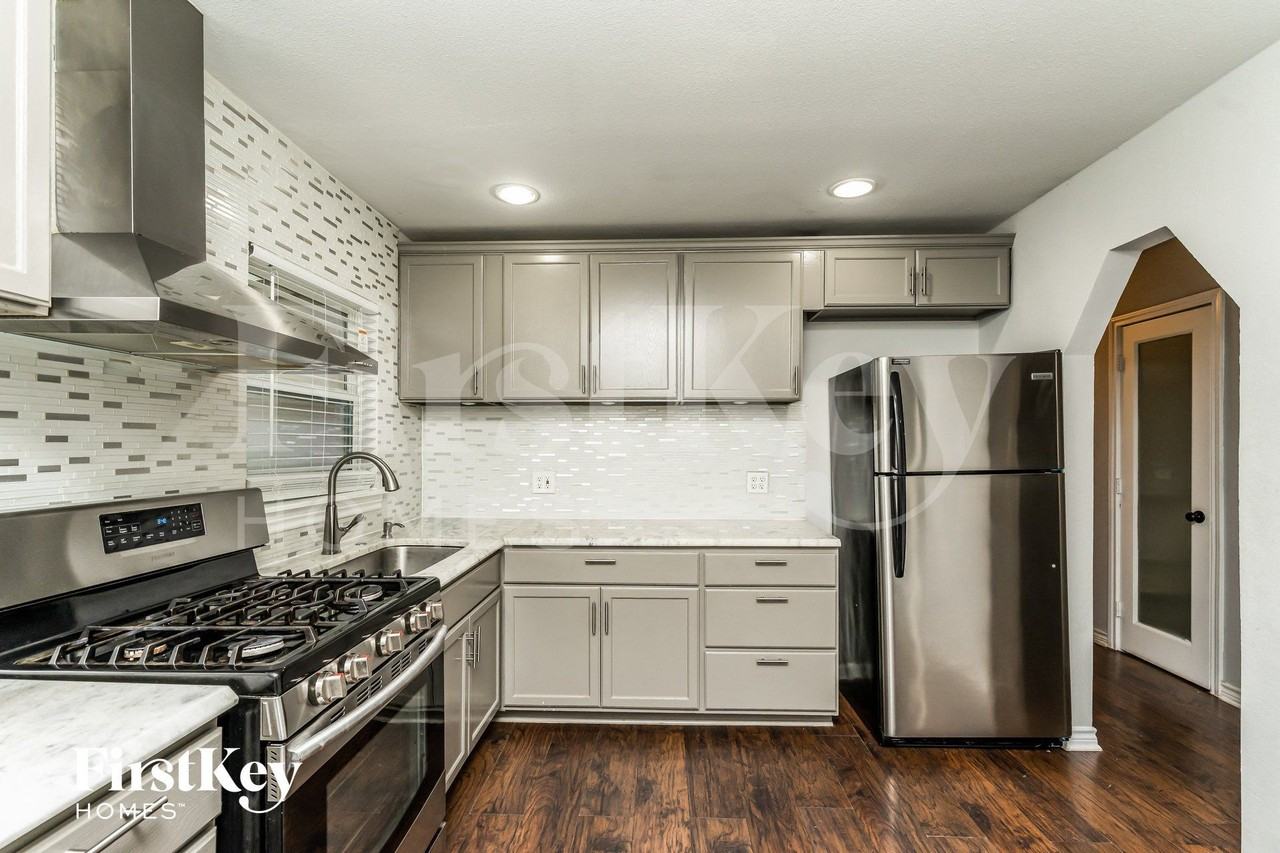 11517 Fernald Ave - Photo 7 of 15