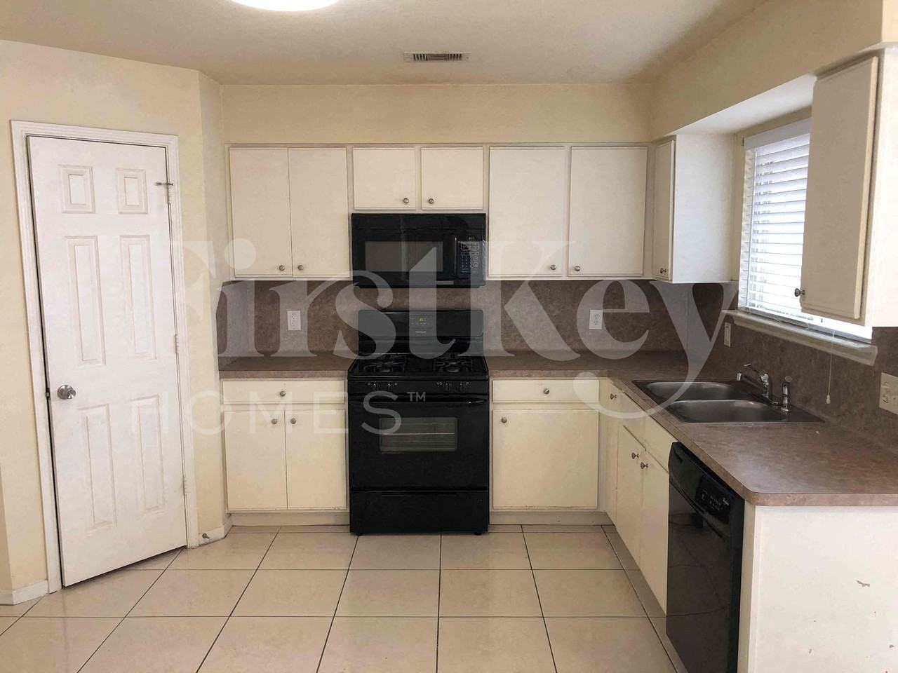 1123 Intrepid Oak Ln - Photo 6 of 26