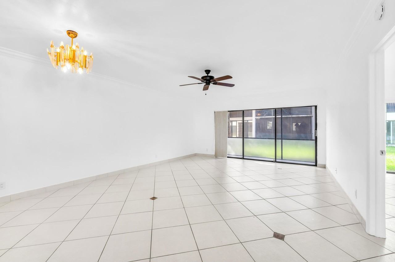 153 W Laurel Dr #1003 - Photo 5 of 15