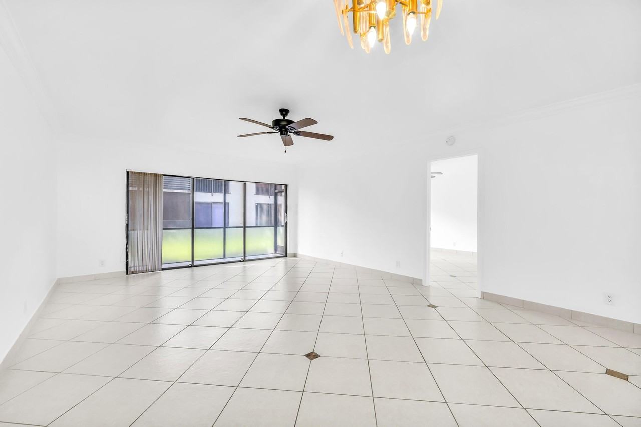 153 W Laurel Dr #1003 - Photo 6 of 15