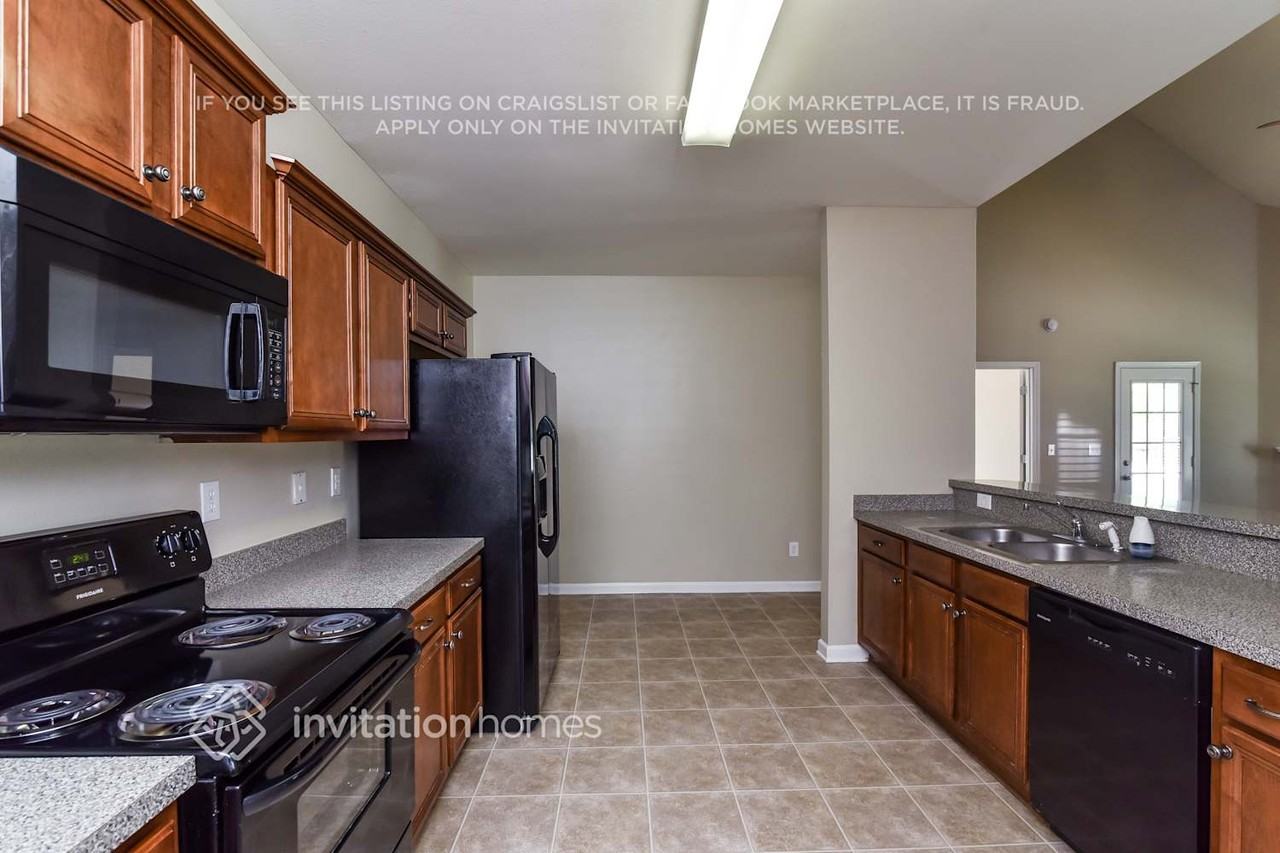 6832 Grand Hickory Dr - Photo 4 of 13