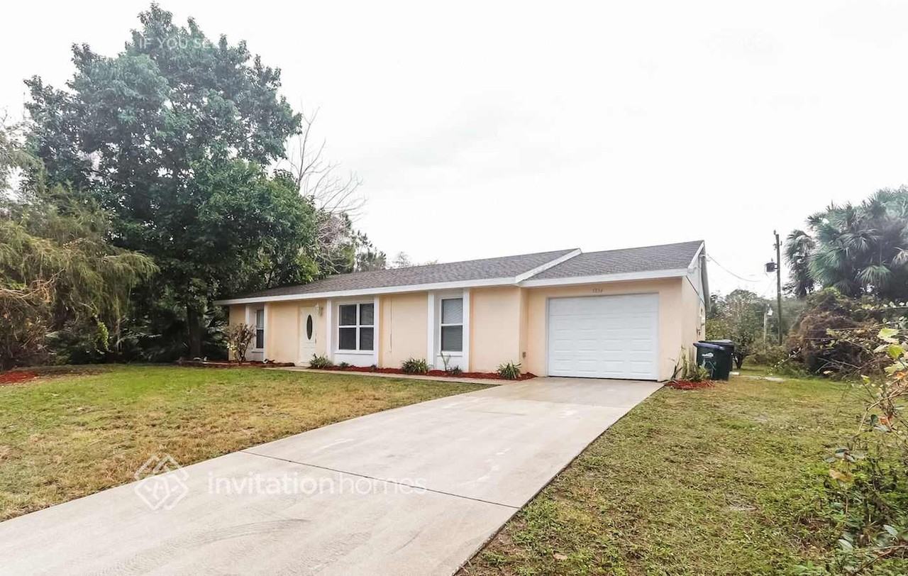 3834 S Chamberlain Blvd - Photo 2 of 19