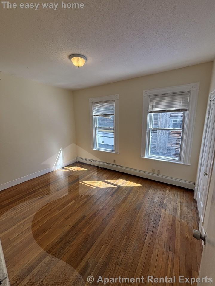 569 Main St #1 - Photo 5 of 17