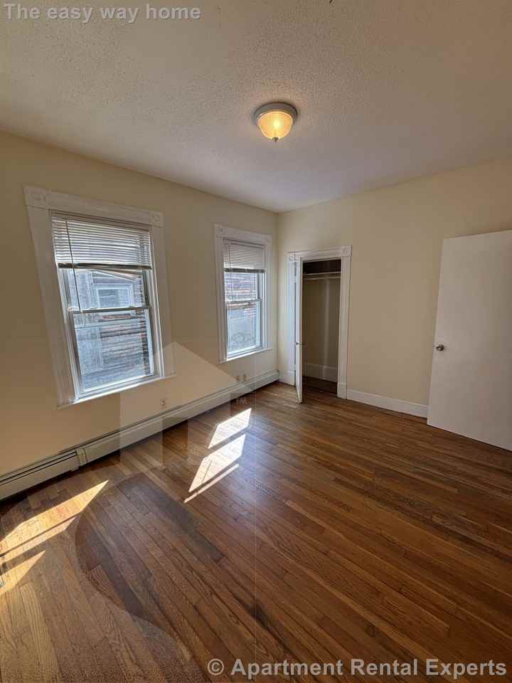 569 Main St #1 - Photo 6 of 17