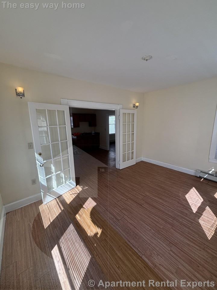 569 Main St #1 - Photo 4 of 17